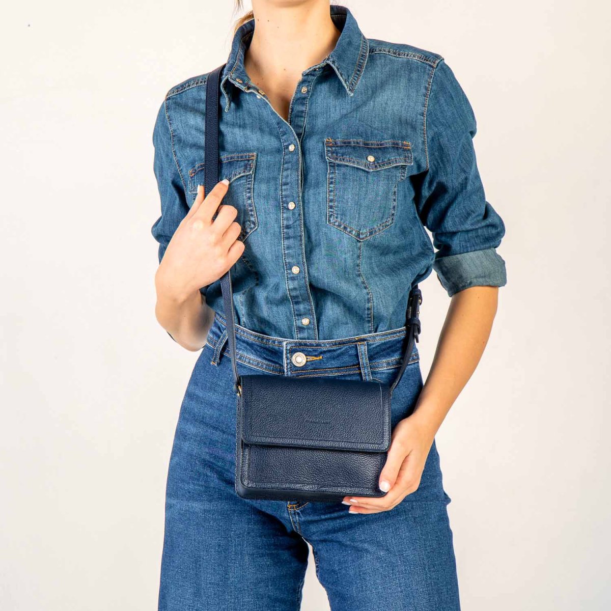 Cara in Pelle Blu - immagine 5